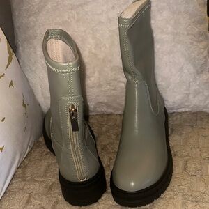 Stylish Women's Rubber Boots in Olive Green